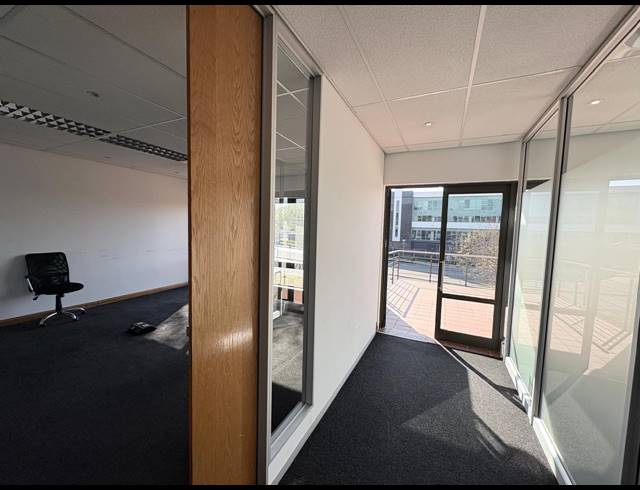 347M² OFFICE TO LET IN MAGALIESSIG